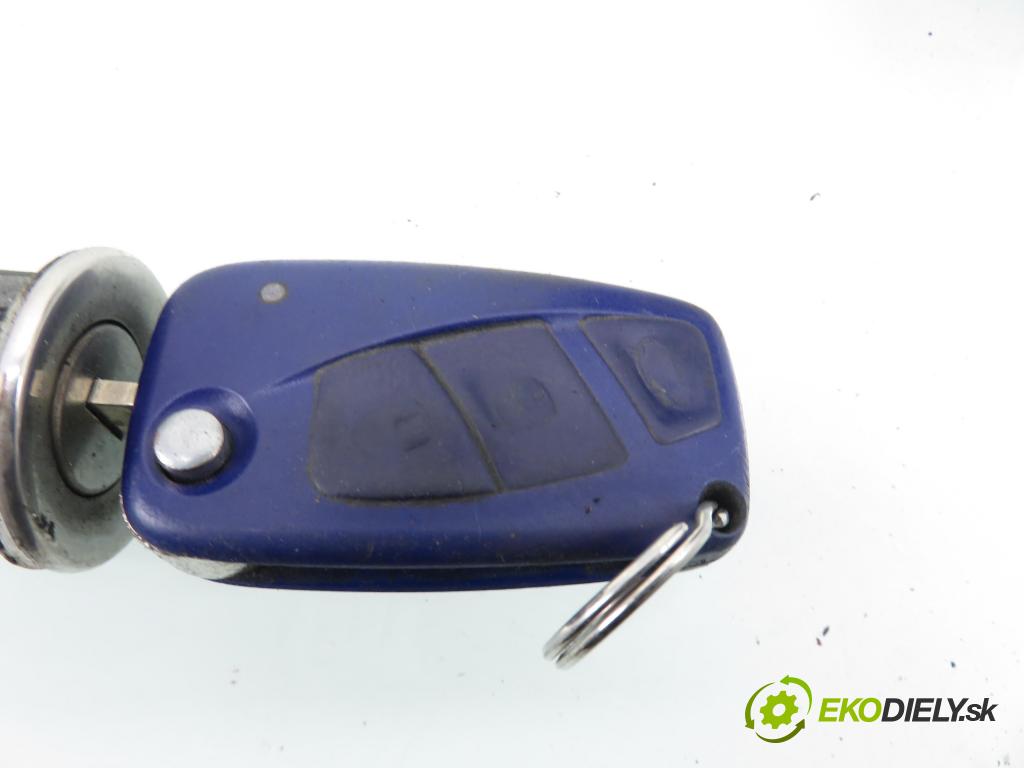 FIAT STILO Multi Wagon (192_) KOMBI 2004 66,00 1.4 16V - 192 B2.000 1368,00 spinačka / zámky 00467601520