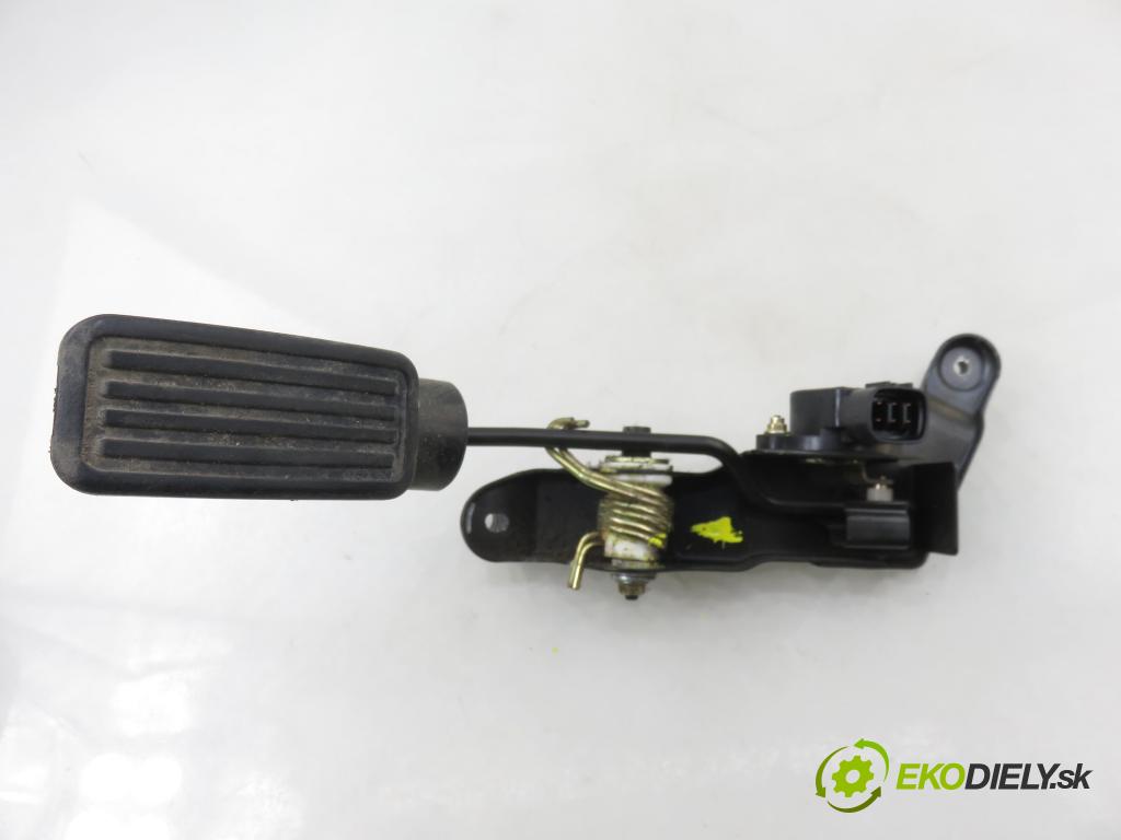 TOYOTA RAV 4 II (_A2_) SUV 2005 110,00 2.0 4WD 150 - 1AZ-FE 1998,00 Potenciometer plynu 8928133010 (Potenciometer plynového pedálu)