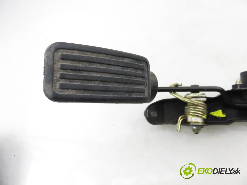 TOYOTA RAV 4 II (_A2_) SUV 2005 110,00 2.0 4WD 150 - 1AZ-FE 1998,00 Potenciometer plynu 8928133010 (Potenciometer plynového pedálu)