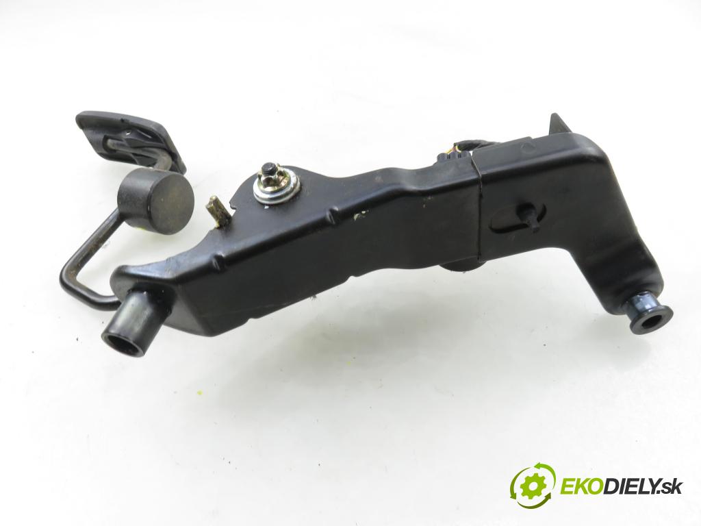 TOYOTA RAV 4 II (_A2_) SUV 2005 110,00 2.0 4WD 150 - 1AZ-FE 1998,00 Potenciometer plynu 8928133010 (Potenciometer plynového pedálu)