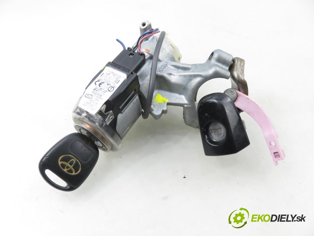 TOYOTA RAV 4 II (_A2_) SUV 2005 110,00 2.0 4WD 150 - 1AZ-FE 1998,00 spinačka / zámky 45020423 ; 8978352040