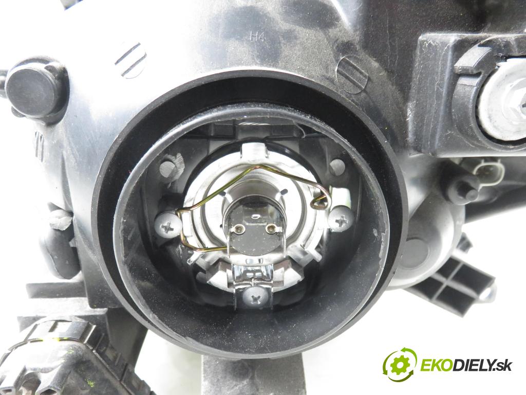TOYOTA RAV 4 II (_A2_) SUV 2005 110,00 2.0 4WD 150 - 1AZ-FE 1998,00 Svetlo PP