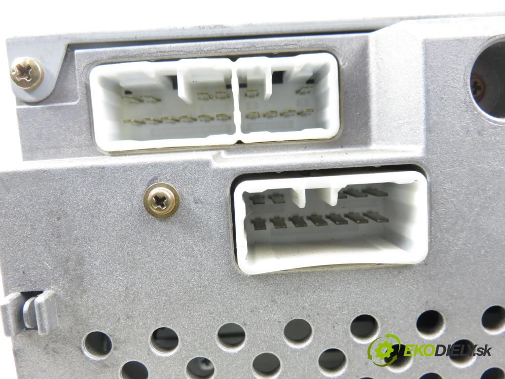 TOYOTA COROLLA kombi (_E12_) KOMBI 2004 66,00 2.0 D-4D (CDE120_) - 1CD-FTV 1995,00 RADIO CD 8612002260