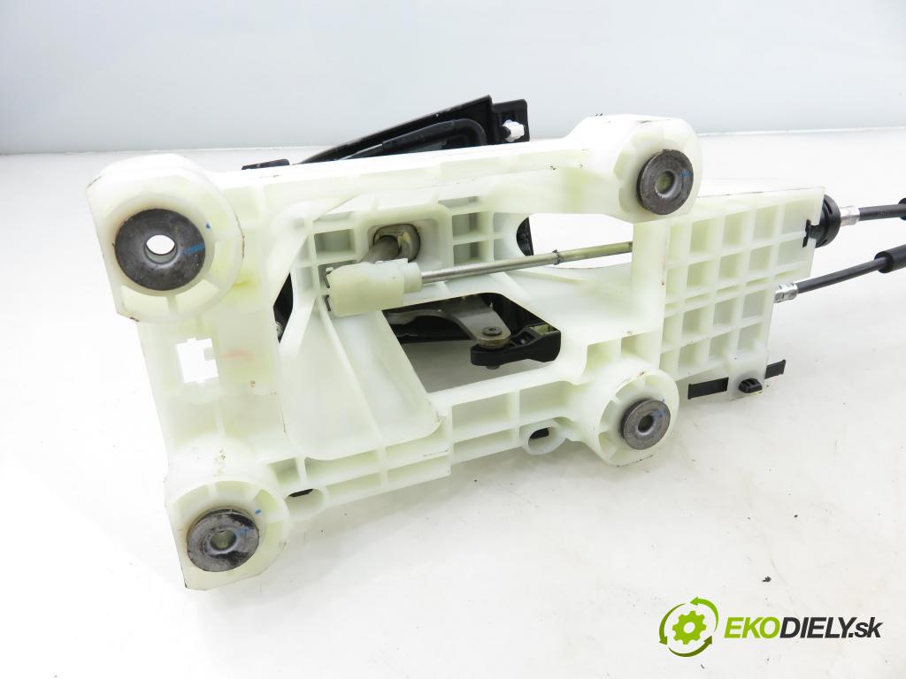 CITROEN C-CROSSER (EP_) SUV 2008 115,00 2.2 HDi 160 - 4HN (DW12MTED4) 2179,00 ZVEDÁK: