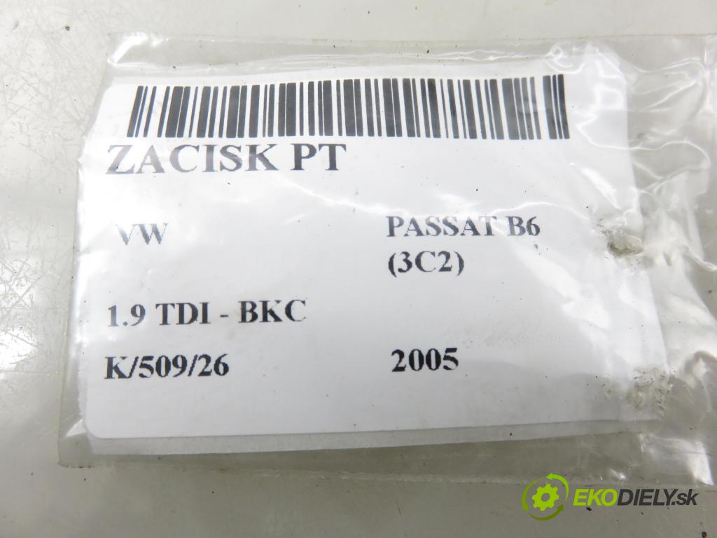 VW PASSAT B6 (3C2) SEDAN 2005 77,00 1.9 TDI PD 105 - BKC 1896,00 Brzdič strmeň pravé zadné