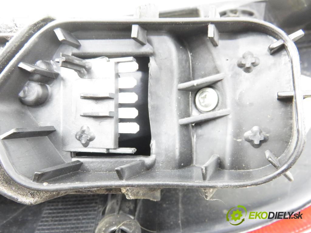 OPEL CORSA C (X01) HB 2001 43,00 1.0 12V 58 - Z 10 XE 973,00 světlo pravé zadní 09114337
