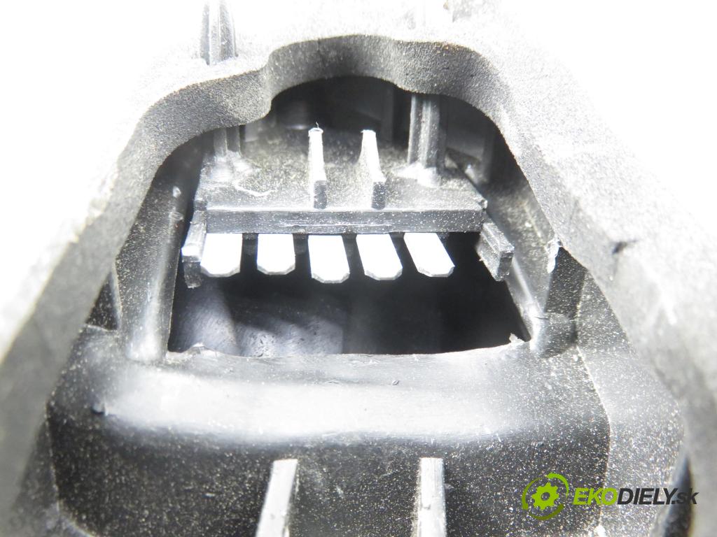 OPEL CORSA C (X01) HB 2001 43,00 1.0 12V 58 - Z 10 XE 973,00 světlo levé zadní 09114336