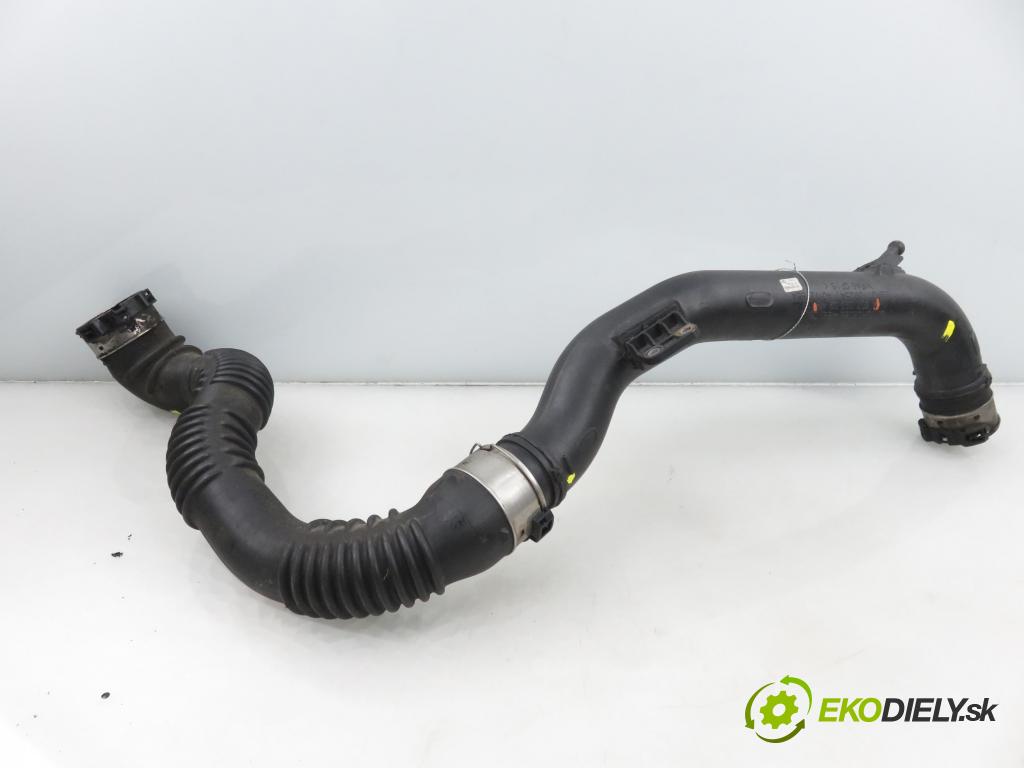 MERCEDES-BENZ KLASA A (W176) HB 2017 66,00 A 160 CDI / d (176.011) 90 - OM 607.951 1461,00 Rúra intercoolera turba A6070900242 ; A2465200401