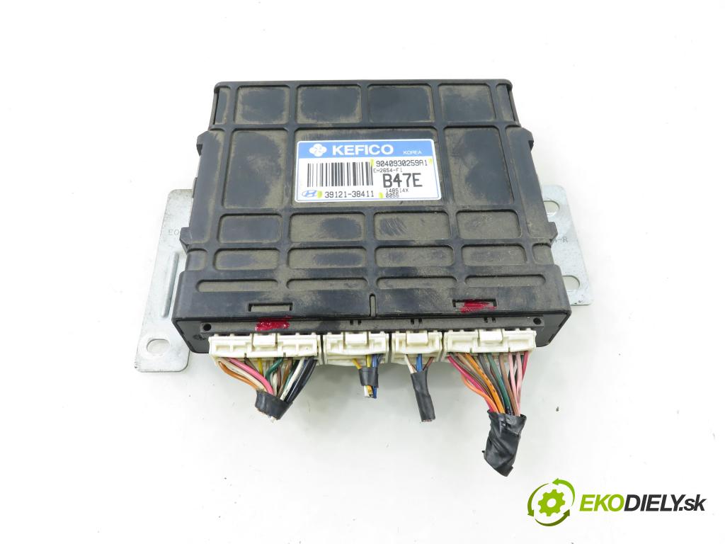 HYUNDAI SANTA FÉ I (SM) SUV 2004 107,00 2.4 16V 146 - G4JS-G 2351,00 Riadiaca jednotka Motor 3912138411 ; 9040930259A1