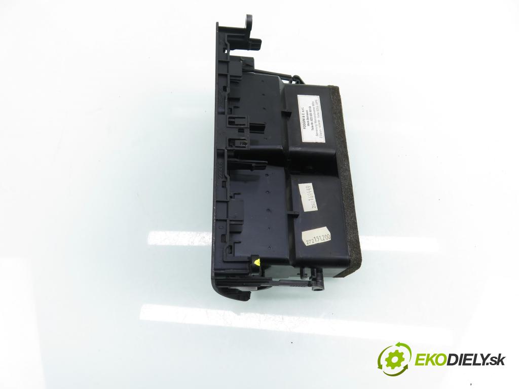 AUDI A2 (8Z0) HB 2001 55,00 1.4 - AUA 1390,00 Mriežky kúrenia CENTRUM: 8Z0820951A
