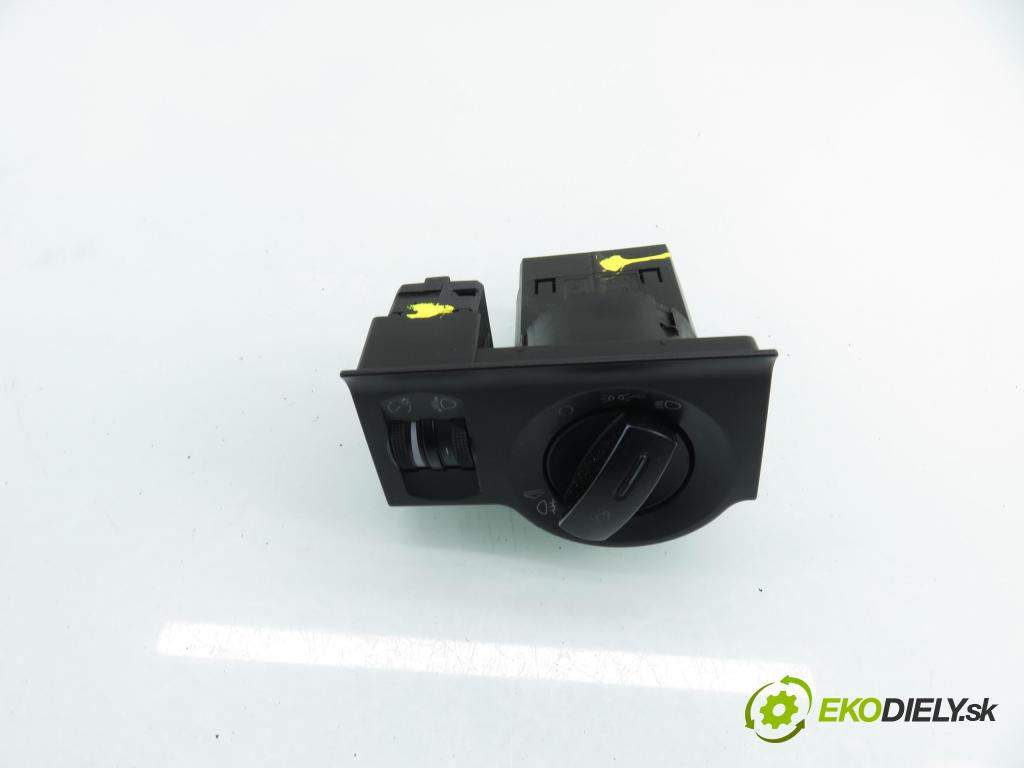 AUDI A2 (8Z0) HB 2001 55,00 1.4 - AUA 1390,00 prepínač svetlá 8Z1941531D