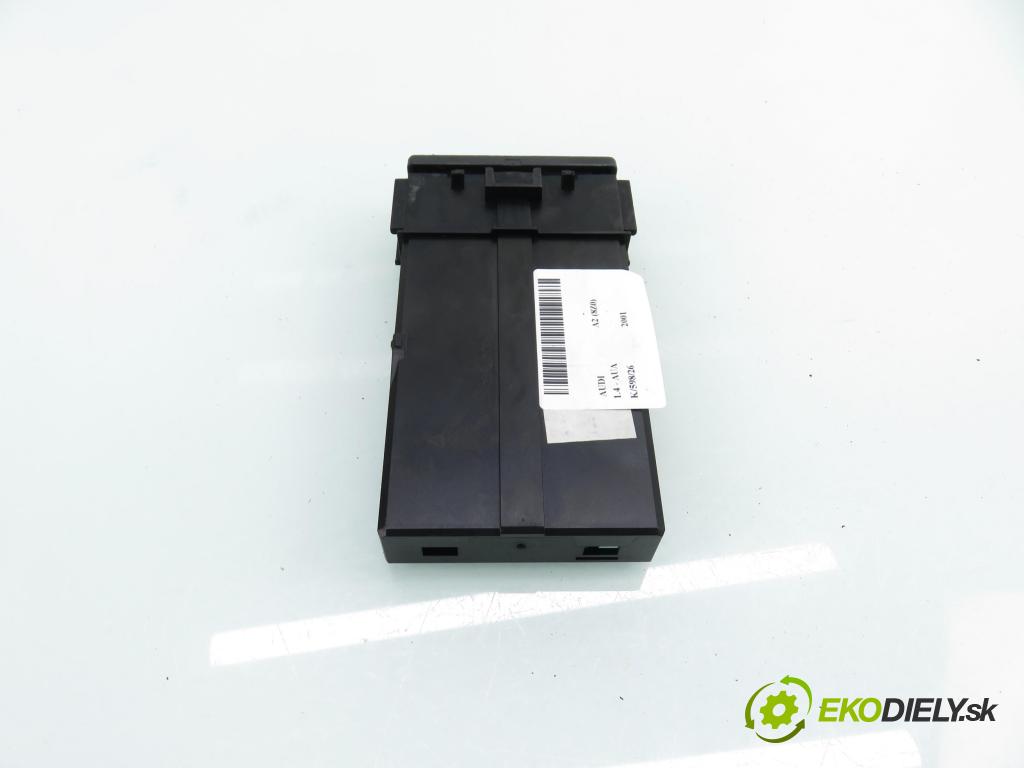 AUDI A2 (8Z0) HB 2001 55,00 1.4 - AUA 1390,00 Držiak na nápoje 8Z0862534A (Držiak (úchyt) na nápoje)