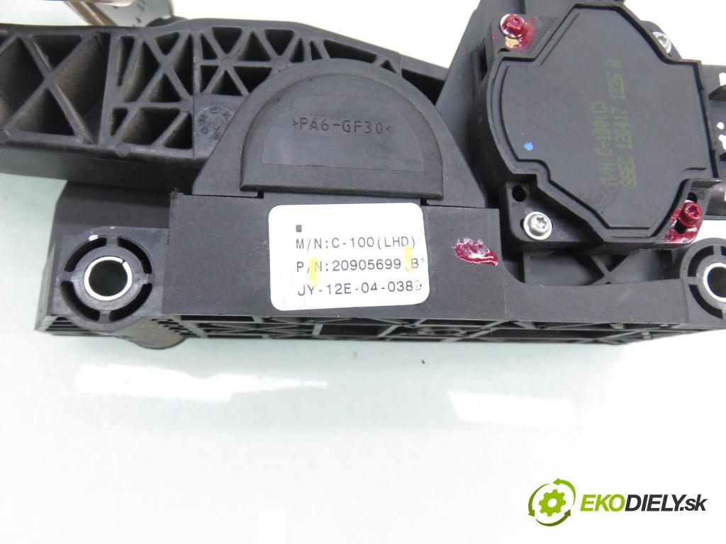 CHEVROLET CAPTIVA (C100, C140) SUV 2012 137,00 2.4 186 - LE9 2384,00 Potenciometer plynu 20905699 (Potenciometer plynového pedálu)
