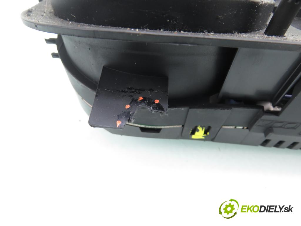 AUDI A2 (8Z0) HB 2001 55,00 1.4 - AUA 1390,00 Prístrojovka elektrický 8Z0920900A