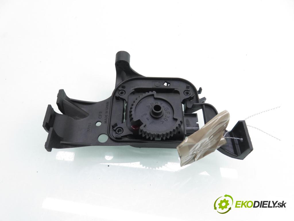 AUDI A2 (8Z0) HB 2001 55,00 1.4 - AUA 1390,00 Motorček dverí kúrenia 0132801200 ; 6Q1907511 ; 6Q1819379