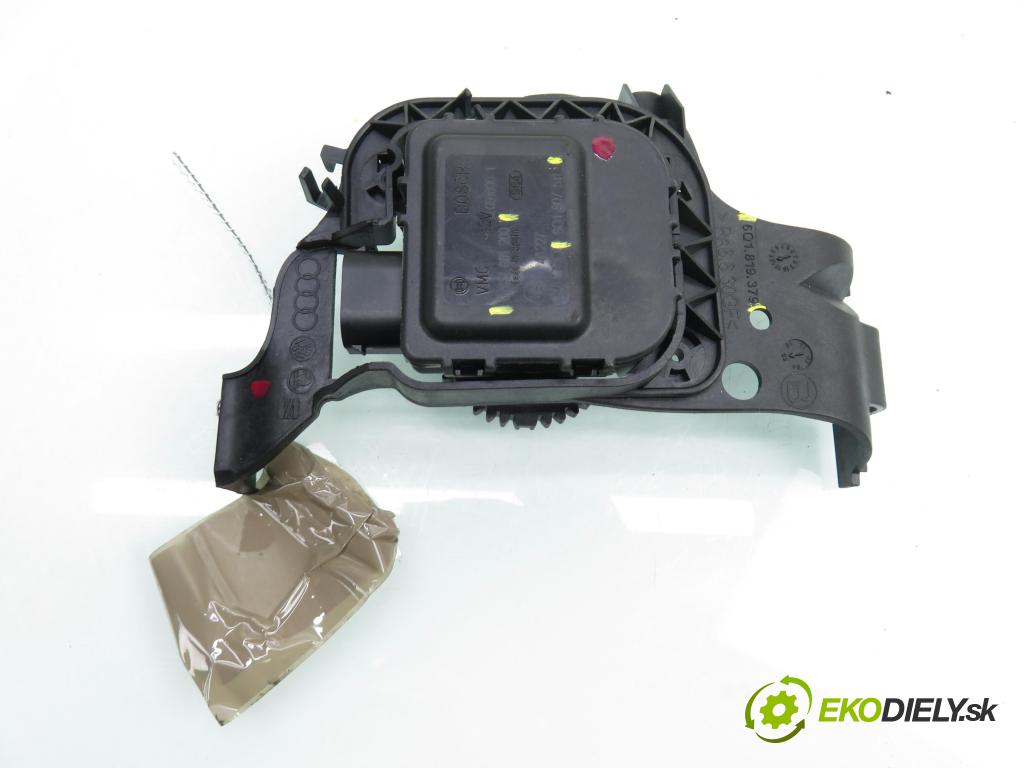 AUDI A2 (8Z0) HB 2001 55,00 1.4 - AUA 1390,00 motorek dveří topení 0132801200 ; 6Q1907511 ; 6Q1819379