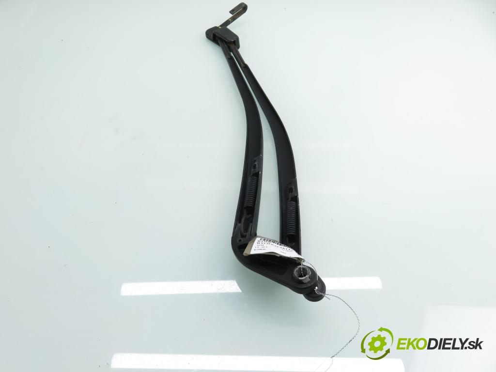 AUDI A2 (8Z0) HB 2001 55,00 1.4 - AUA 1390,00 RAMENO: stierače LP 8Z1955407