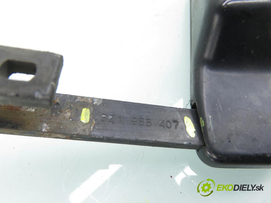 AUDI A2 (8Z0) HB 2001 55,00 1.4 - AUA 1390,00 RAMENO: stierače LP 8Z1955407