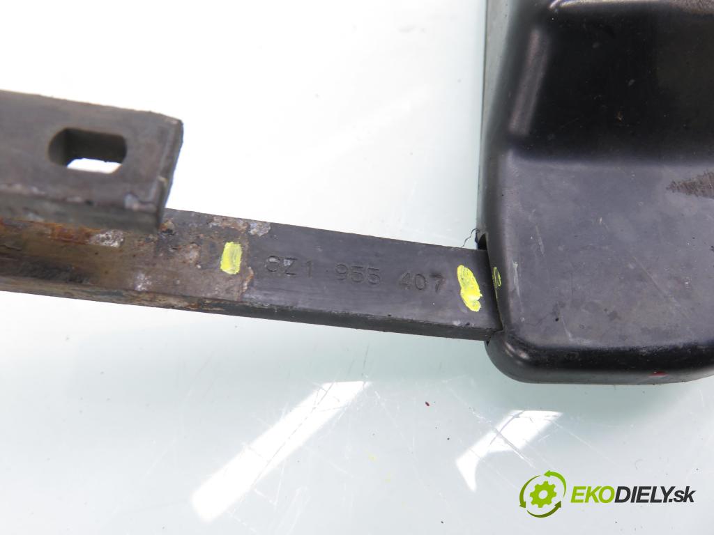 AUDI A2 (8Z0) HB 2001 55,00 1.4 - AUA 1390,00 RAMENO: stierače LP 8Z1955407