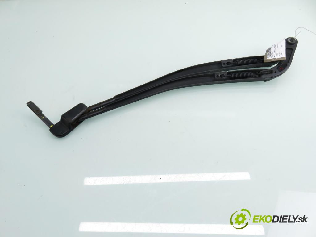 AUDI A2 (8Z0) HB 2001 55,00 1.4 - AUA 1390,00 RAMENO: stierače LP 8Z1955407
