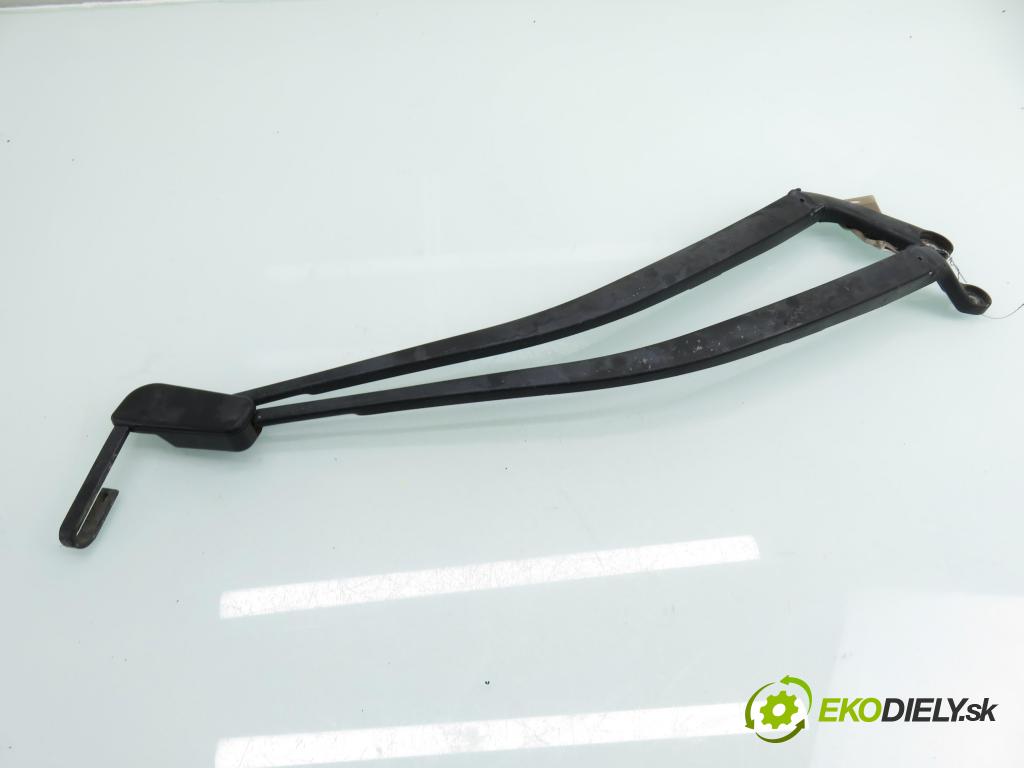 AUDI A2 (8Z0) HB 2001 55,00 1.4 - AUA 1390,00 RAMENO: stierače LP 8Z1955407