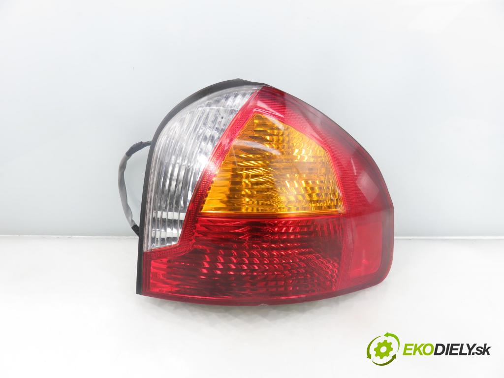 HYUNDAI SANTA FÉ I (SM) SUV 2004 107,00 2.4 16V 146 - G4JS-G 2351,00 Svetlo pravé zadné 