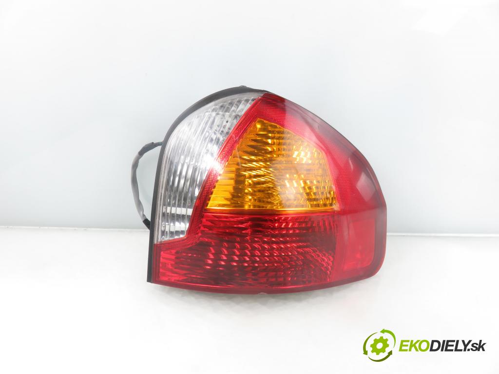 HYUNDAI SANTA FÉ I (SM) SUV 2004 107,00 2.4 16V 146 - G4JS-G 2351,00 Svetlo pravé zadné
