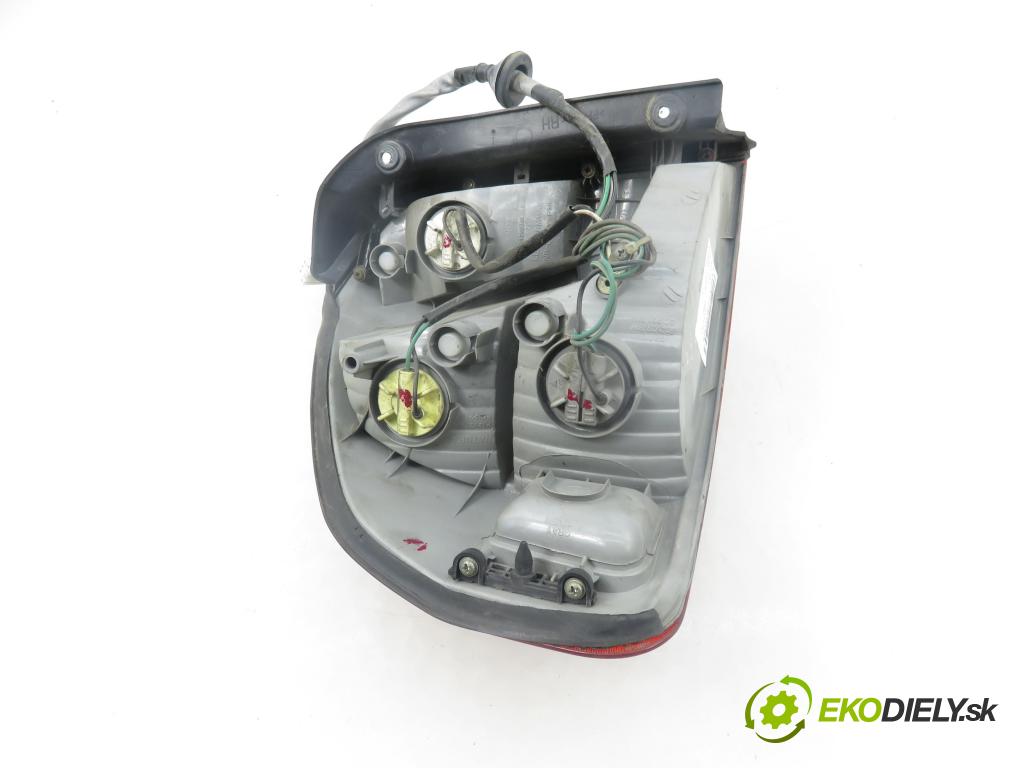 HYUNDAI SANTA FÉ I (SM) SUV 2004 107,00 2.4 16V 146 - G4JS-G 2351,00 Svetlo pravé zadné