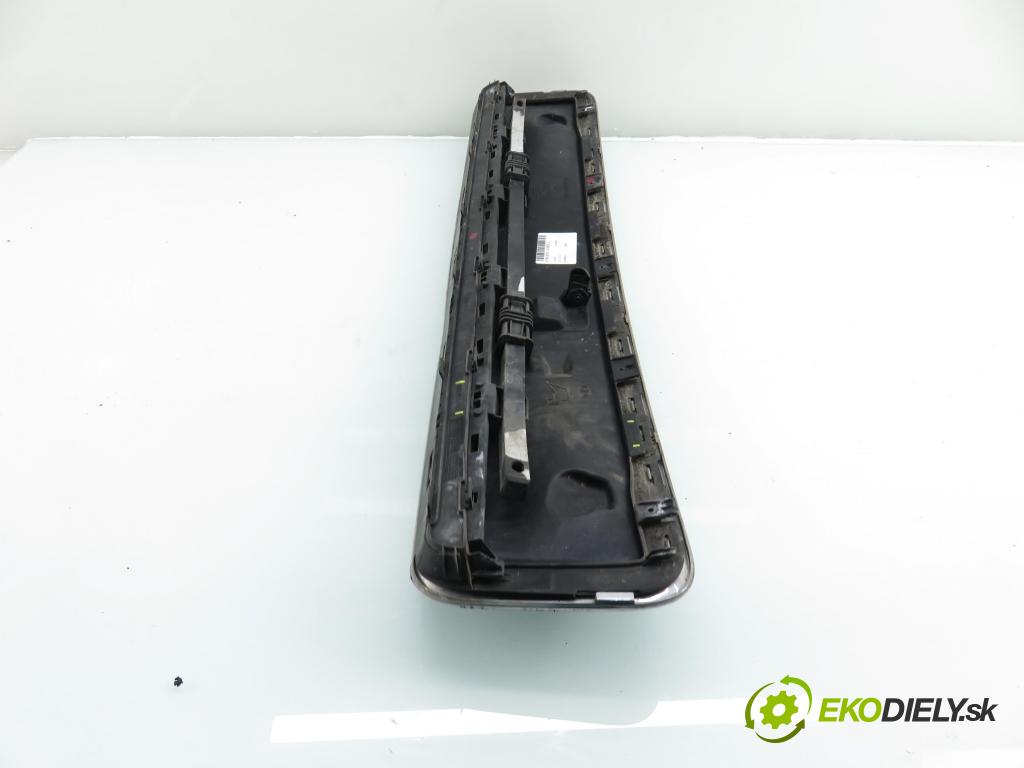 AUDI A2 (8Z0) HB 2001 55,00 1.4 - AUA 1390,00 Mriežka / maska 8Z0853692 ; 8Z0853321