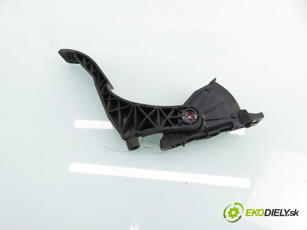 AUDI A2 (8Z0) HB 2001 55,00 1.4 - AUA 1390,00 Potenciometer plynu 8Z1721523 ; 6PV00802615 (Potenciometer plynového pedálu)