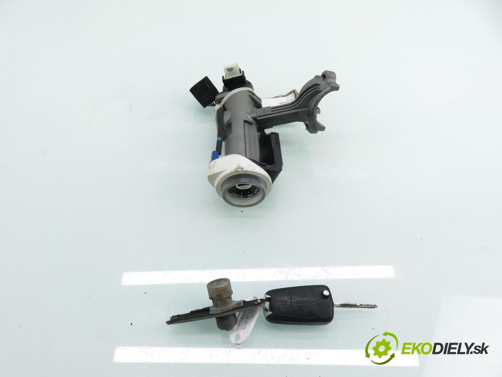CHEVROLET CAPTIVA (C100, C140) SUV 2012 137,00 2.4 186 - LE9 2384,00 spinačka / zámky 95919456 ; 5256101300
