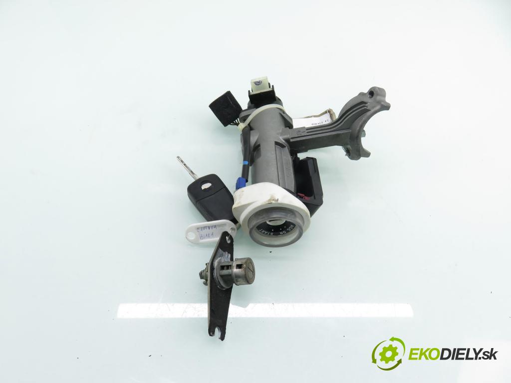 CHEVROLET CAPTIVA (C100, C140) SUV 2012 137,00 2.4 186 - LE9 2384,00 spinačka / zámky 95919456 ; 5256101300