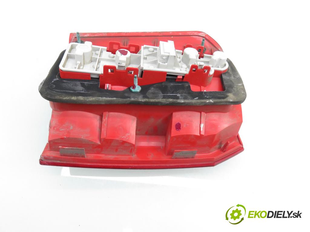 AUDI A2 (8Z0) HB 2001 55,00 1.4 - AUA 1390,00 Svetlo pravé zadné 286602