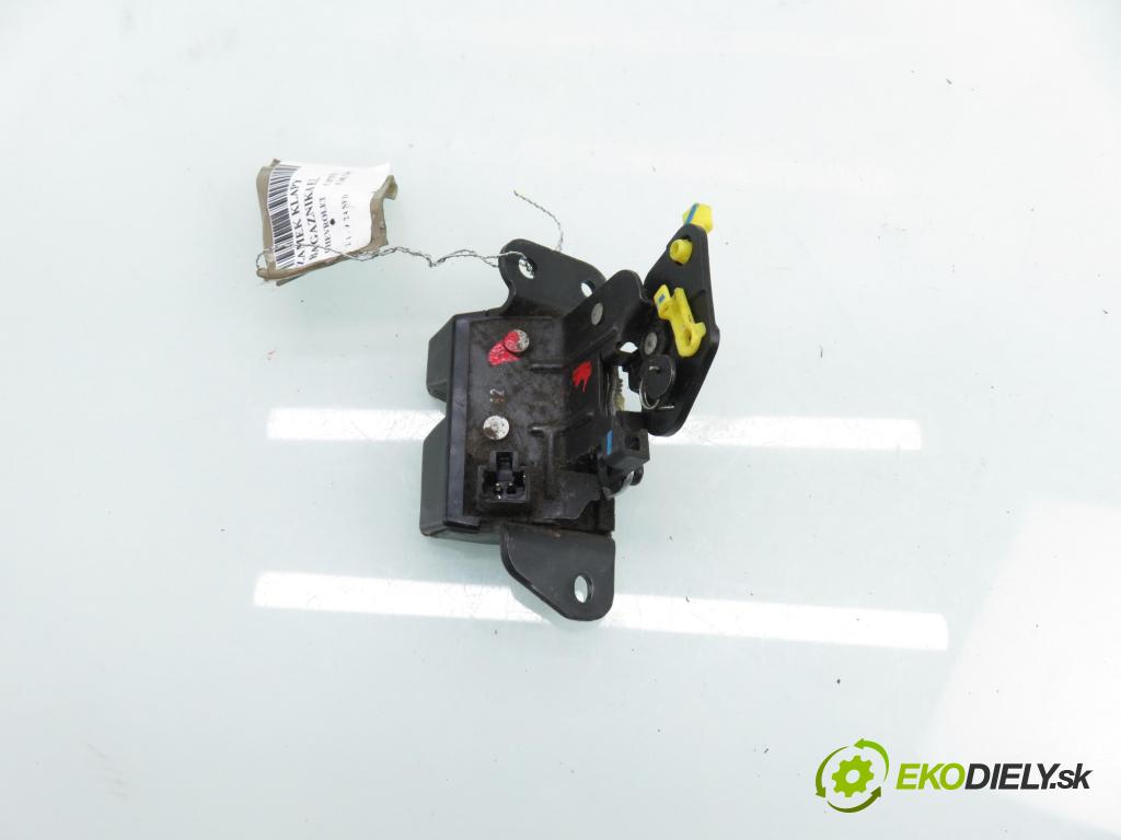 CHEVROLET CAPTIVA (C100, C140) SUV 2012 137,00 2.4 186 - LE9 2384,00 zámok dverí kufor EL. 