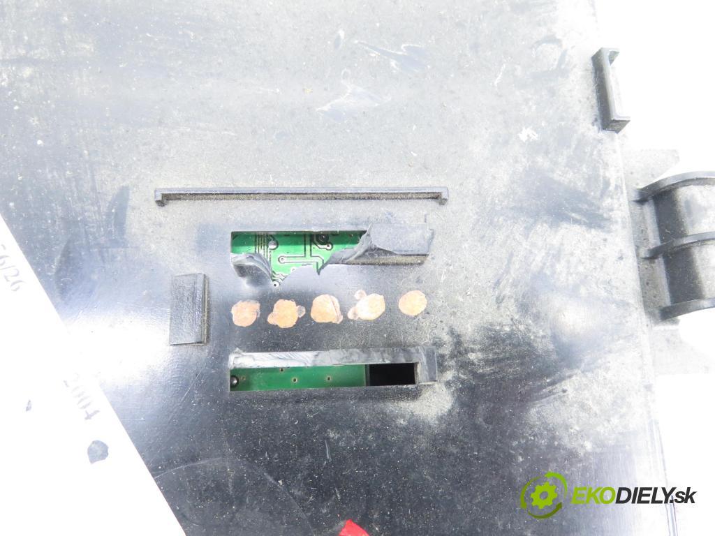 RENAULT CLIO II (BB_, CB_) HB 2004 55,00 1.2 16V (BB05, BB0W, BB11, BB27, BB2T, BB2U, BB2V, 1149,00 MODUL 8200311989
