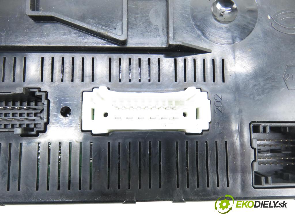 RENAULT CLIO II (BB_, CB_) HB 2004 55,00 1.2 16V (BB05, BB0W, BB11, BB27, BB2T, BB2U, BB2V, 1149,00 MODUL 8200311989