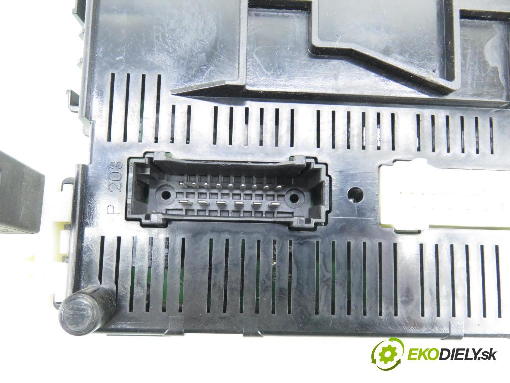RENAULT CLIO II (BB_, CB_) HB 2004 55,00 1.2 16V (BB05, BB0W, BB11, BB27, BB2T, BB2U, BB2V, 1149,00 MODUL 8200311989