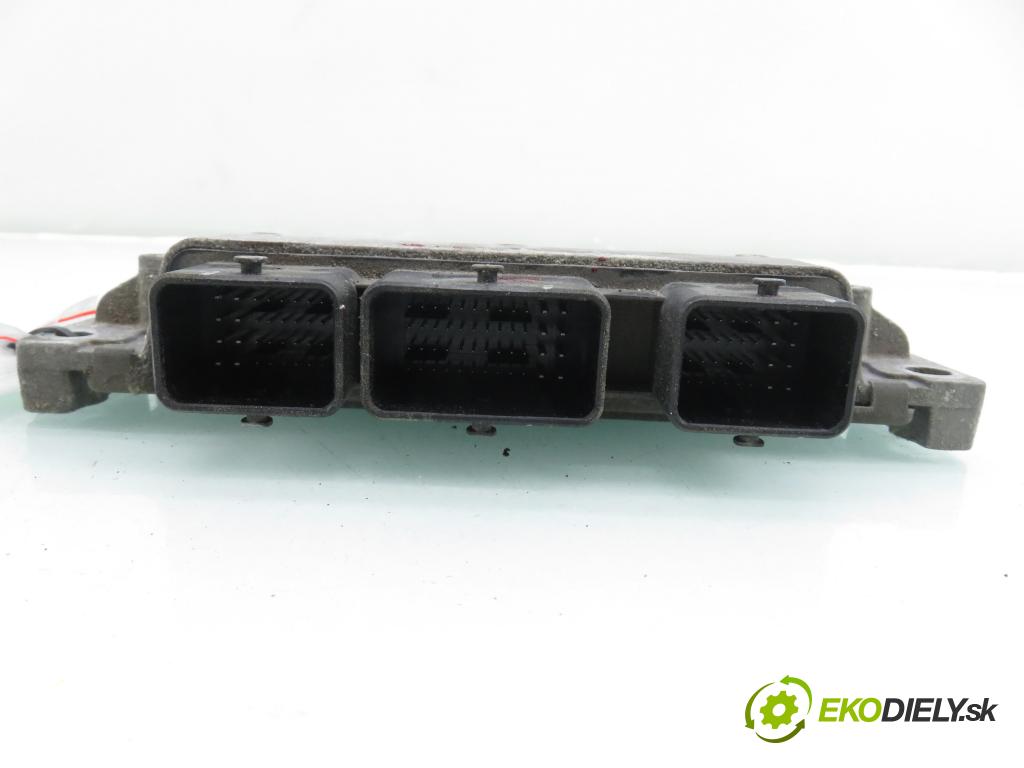 RENAULT CLIO II (BB_, CB_) HB 2004 55,00 1.2 16V (BB05, BB0W, BB11, BB27, BB2T, BB2U, BB2V, 1149,00 Riadiaca jednotka Motor S120201105A ; 8200417597 ; 8200400246