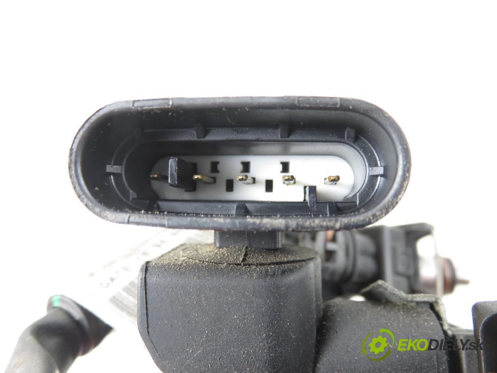 RENAULT CLIO II (BB_, CB_) HB 2004 55,00 1.2 16V (BB05, BB0W, BB11, BB27, BB2T, BB2U, BB2V, 1149,00 Lišta vstrekovacia 8200286064 ; 8200292590 ; H82292589 (Vstrekovacia lišta)