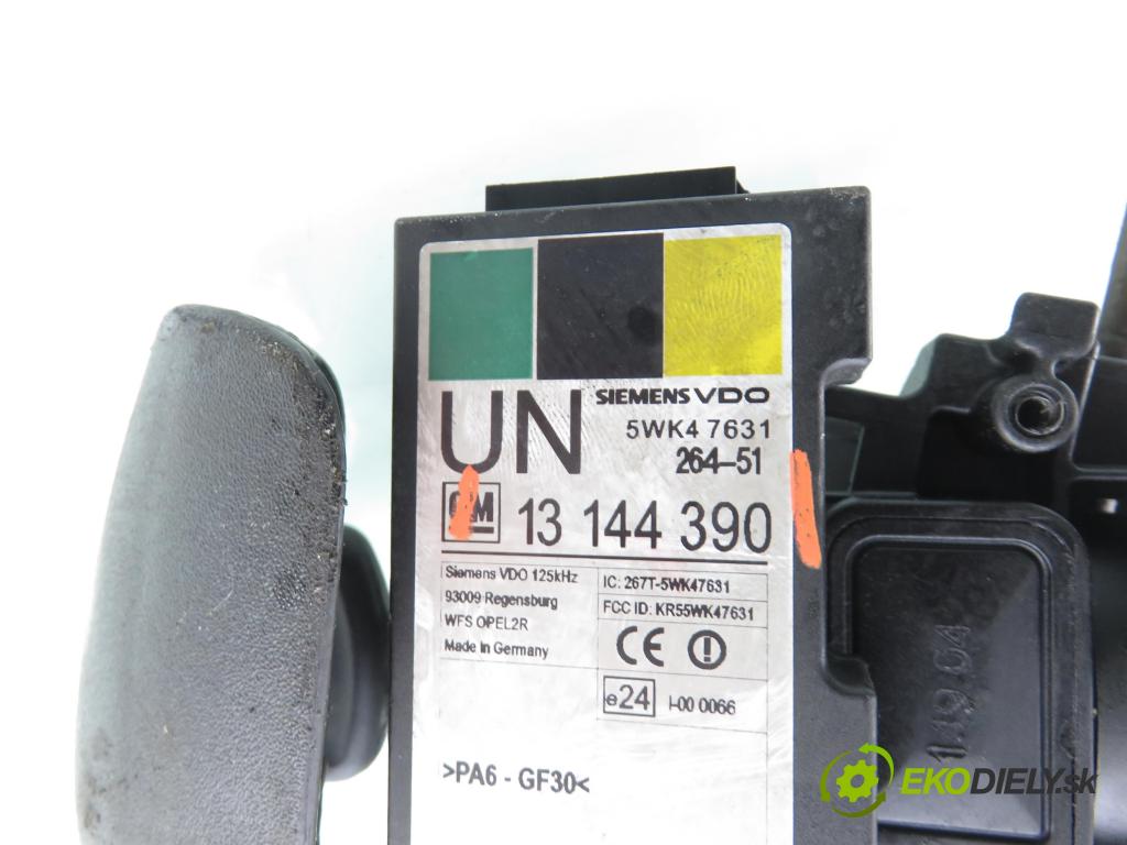 OPEL MERIVA A nadwozie wielkoprzestrzenne (MPV) (X03) HB 2004 74,00 1.7 CDTI 100 - Z 17 DTH 1686,00 spinačka 90589389 ; 13144390 (Spínacia skrinka)