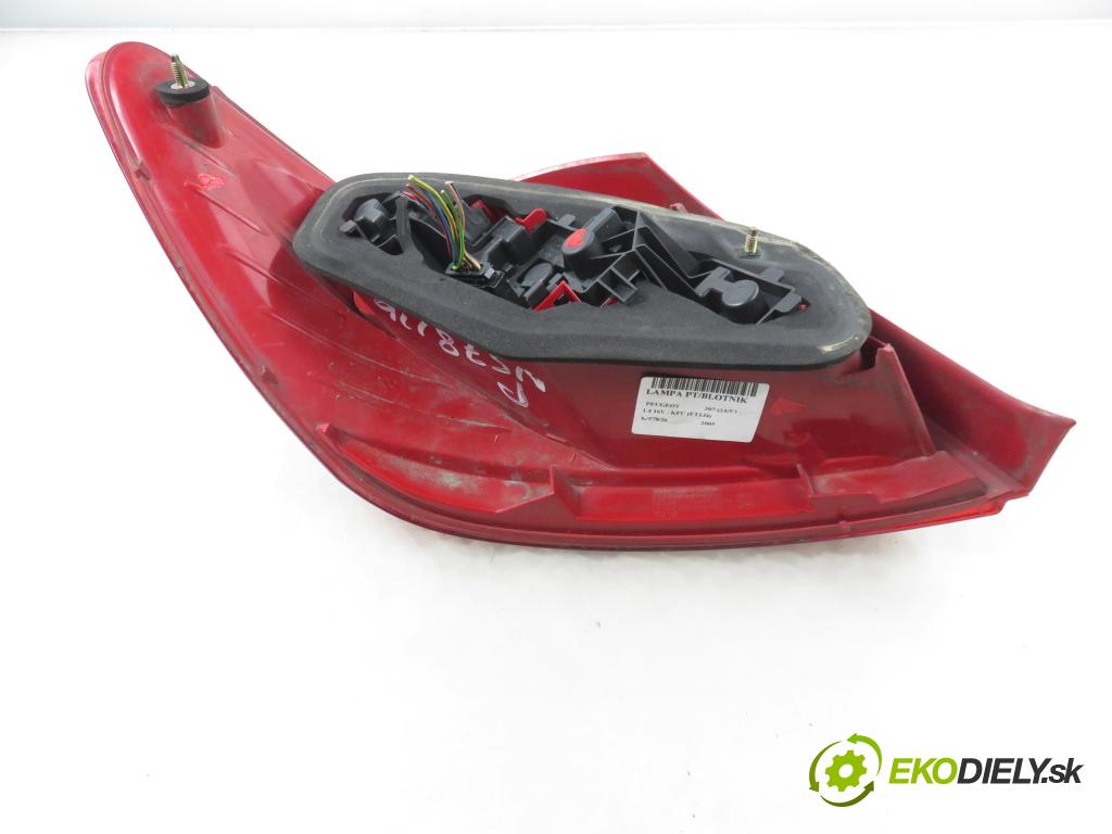 PEUGEOT 307 (3A/C) HB 2005 65,00 1.4 16V - KFU (ET3J4) 1360,00 Svetlo pravé zadné 557674