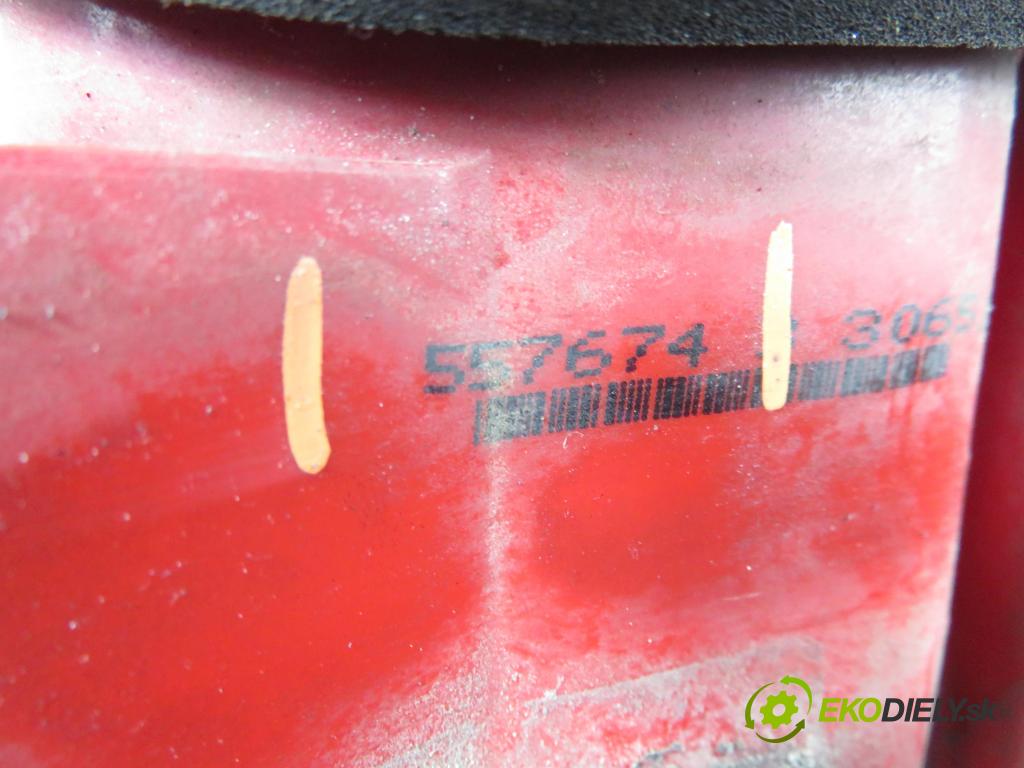 PEUGEOT 307 (3A/C) HB 2005 65,00 1.4 16V - KFU (ET3J4) 1360,00 Svetlo pravé zadné 557674