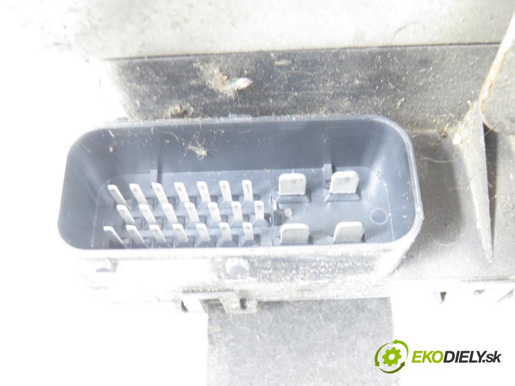 HYUNDAI SANTA FÉ I (SM) SUV 2004 107,00 2.4 16V 146 - G4JS-G 2351,00 Pumpa ABS 5890026050 ; 9566026300 ; BH60101100 (Pumpa ABS)