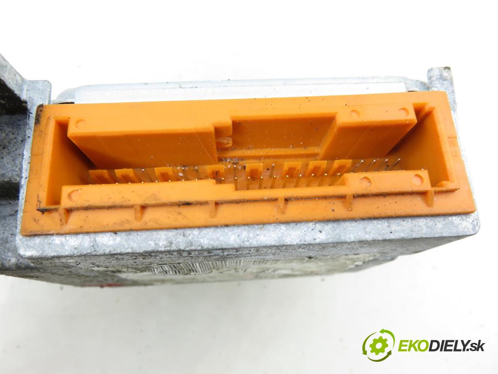 PEUGEOT 206 liftback (2A/C) HB 2004 440,00 1.1 i - HFX (TU1JP) 1124,00 MODUL air BAG 9653441880