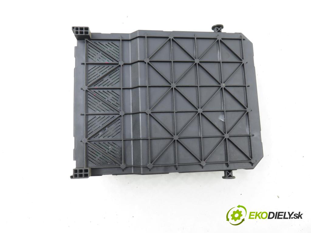 PEUGEOT 206 liftback (2A/C) HB 2004 440,00 1.1 i - HFX (TU1JP) 1124,00 MODUL BSI S118085120C ; 9652474880