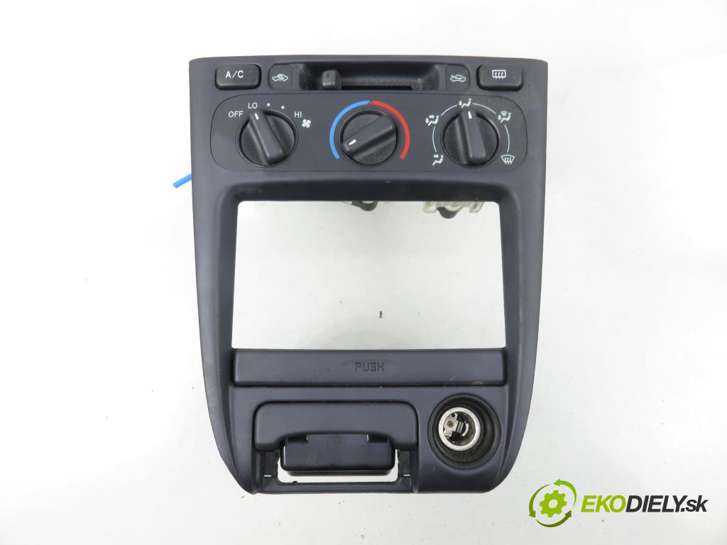 TOYOTA COROLLA Liftback (_E11_) LIFTBACK 2000 71,00 1.4 VVTi 97 - 4ZZ-FE 1398,00 Panel kúrenia KLIMATIZACE: 