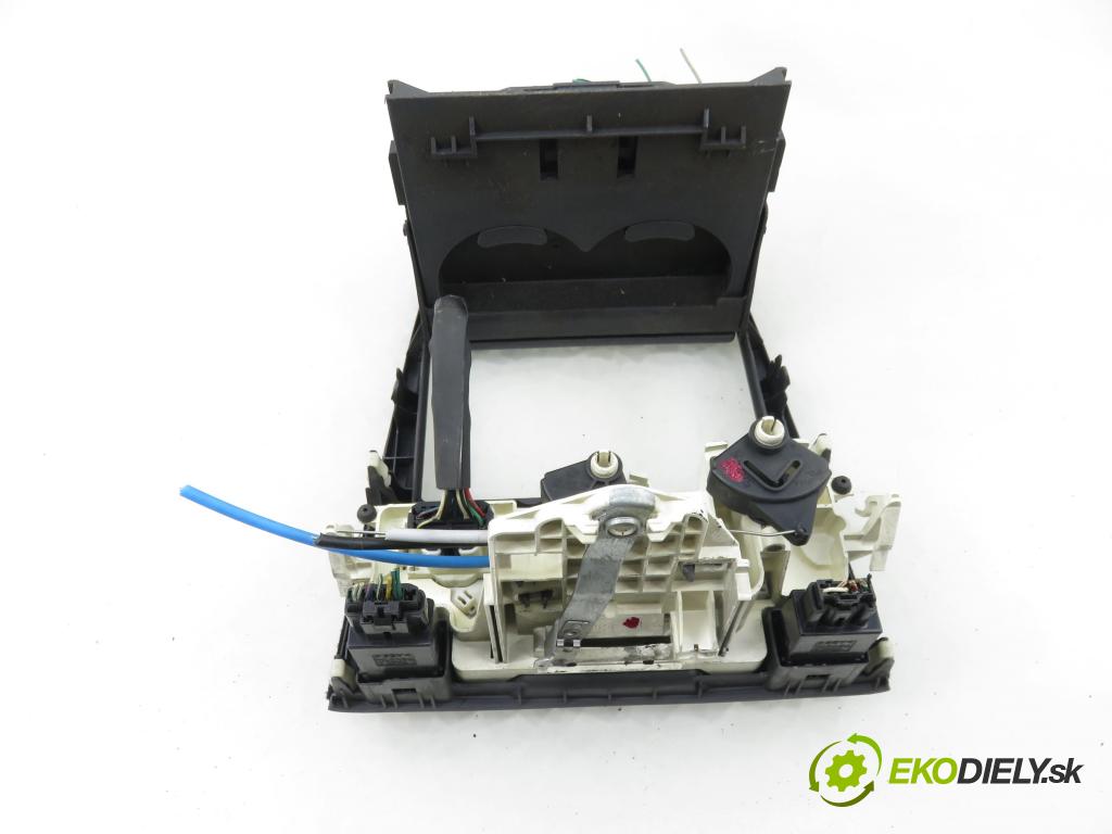 TOYOTA COROLLA Liftback (_E11_) LIFTBACK 2000 71,00 1.4 VVTi 97 - 4ZZ-FE 1398,00 Panel kúrenia KLIMATIZACE: