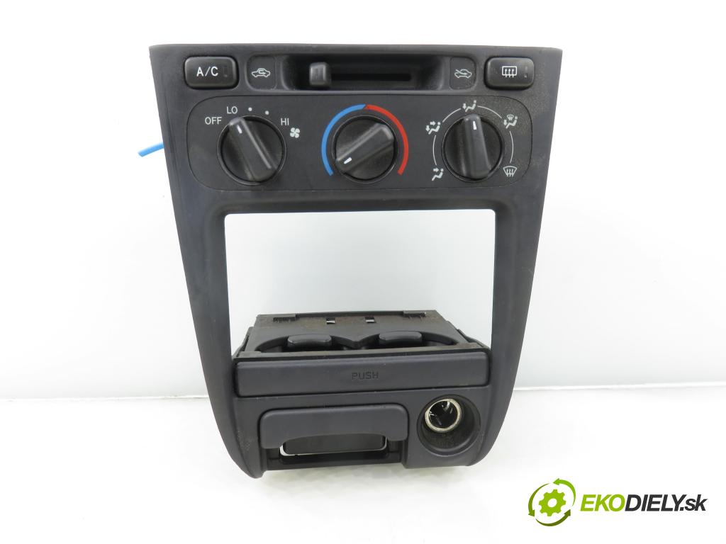 TOYOTA COROLLA Liftback (_E11_) LIFTBACK 2000 71,00 1.4 VVTi 97 - 4ZZ-FE 1398,00 Panel kúrenia KLIMATIZACE: