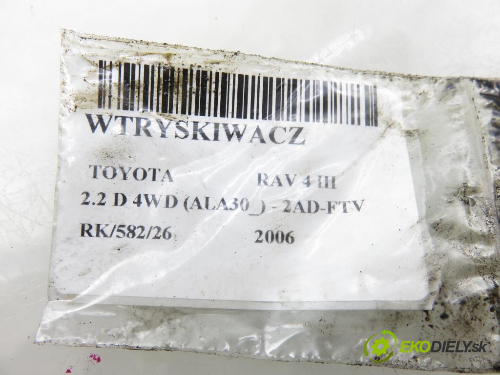 TOYOTA RAV 4 III (_A3_) SUV 2006 100,00 2.2 D 4WD (ALA30_) 136 - 2AD-FTV 2231,00 vstrekovač 236700R020 (Vstrekovač paliva)