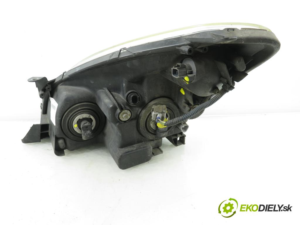 TOYOTA COROLLA Verso (ZER_, ZZE12_, R1_) VAN 2004 85,00 2.0 D-4D (CUR10_) - 1CD-FTV 1995,00 Svetlo PP